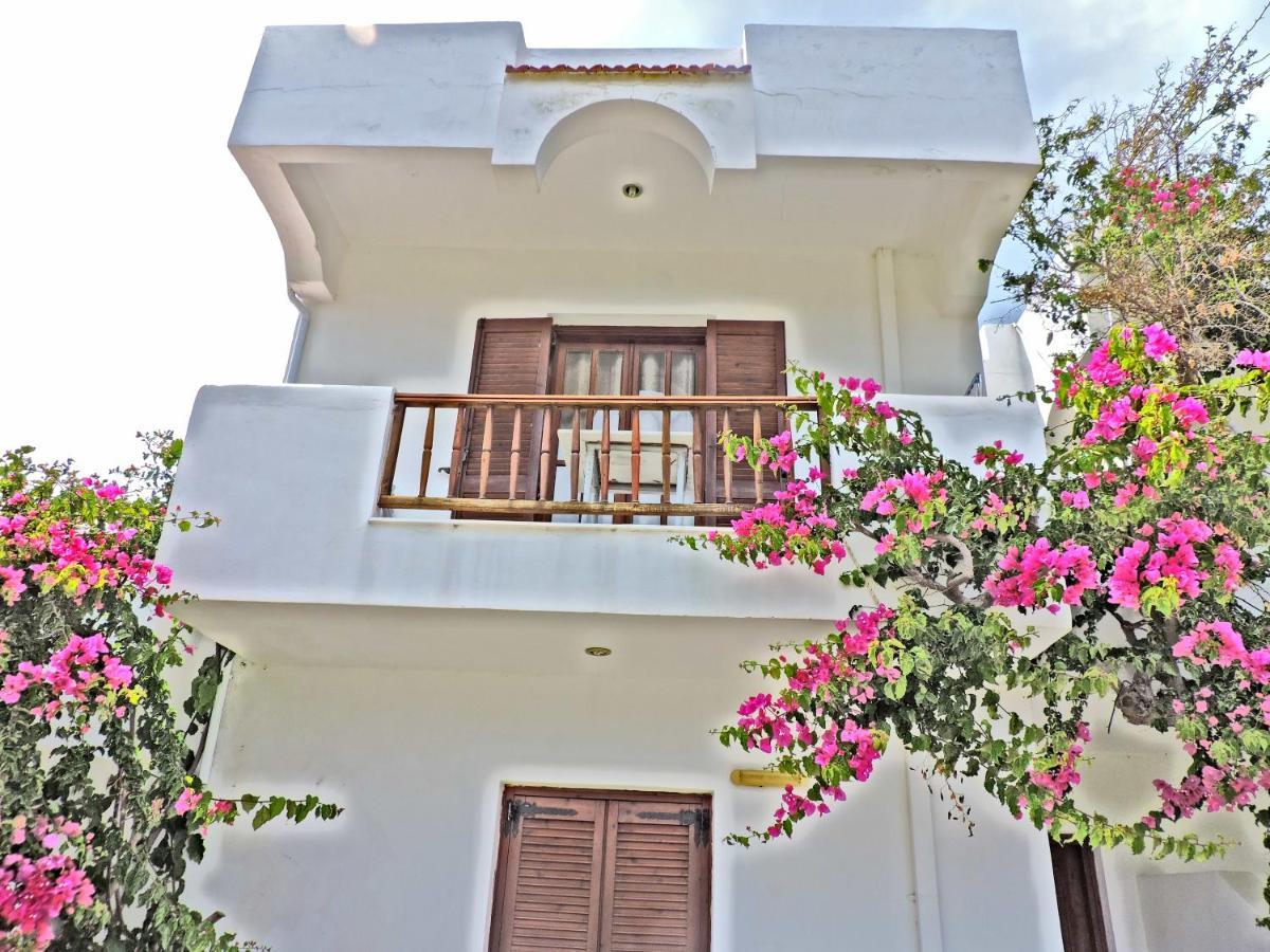 Maria Apartments Амоопи Екстериор снимка